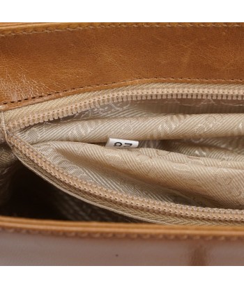 Beige Vitello Buckle Shoulder Bag chez Cornerstreet bien 