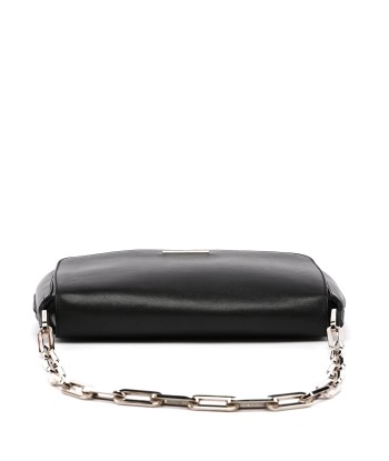 Black Calfskin Chain Bag d'Europe débarque