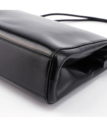 Black Vitello Chic Shoulder Bag ou a consommer sur place